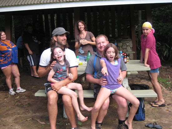 nach dem erfrischenden Sprung bei den Waterfalls noch ein lecker BBQ im Park...