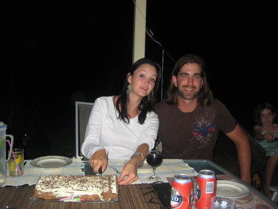 Geburtstagstorte anschneiden