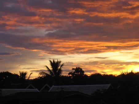 Sonnenuntergang ueber dem Mekong (Aussicht von unserem Balkon)