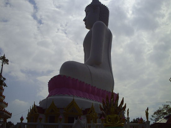 Buddha-Statue ca. 30 m Hoch