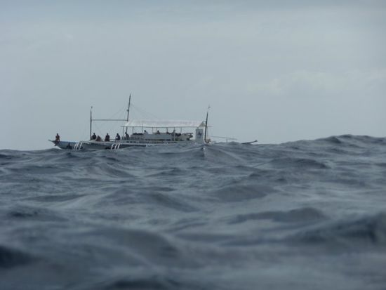 Beim Auftauchen ist das Meer rauh