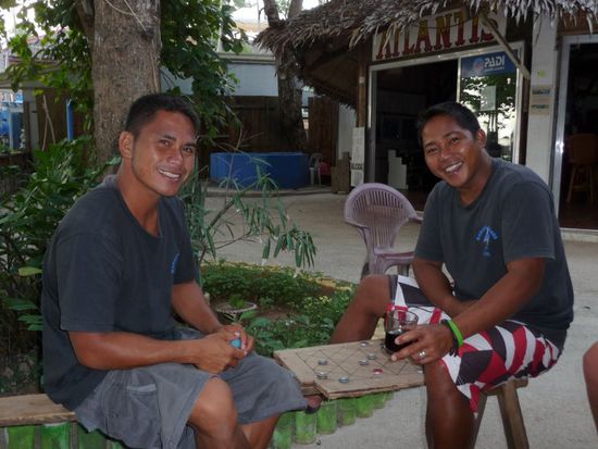 Nach dem schönen Tauchtag steht Chillen an höchster Stelle. Das gilt sowohl für uns, als auch für die super nette Bootscrew.