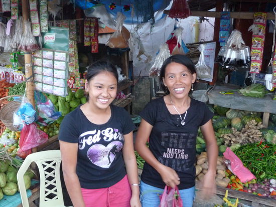 Mia (rechts) und ihre Freundin, wollen gleich eine ganze Fotoserie
