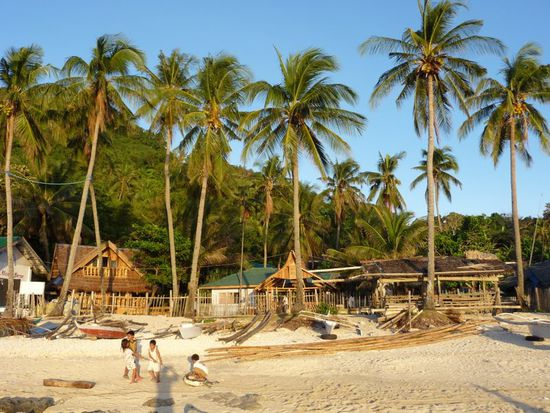 Blick vom Strand zum Dorf