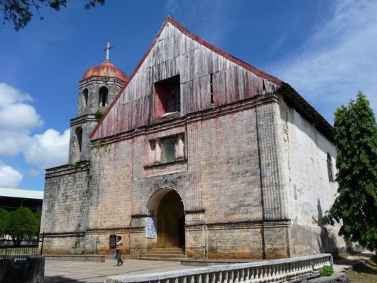 St. Isidore Parish Church in Lazi - eine im Jahr 1884 erbaute Steinkirche
