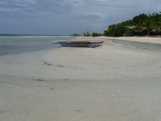 Boot auf der Sandbank 