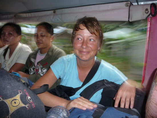 Letztes Fahrzeug in rasanter Fahrt zum Ziel