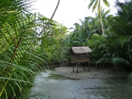 Der Fluss gibt uns zunaechst die Richtung an