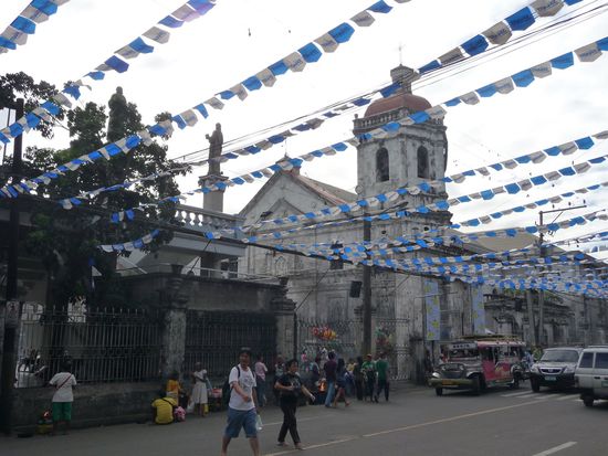 Basilica von der Straße aus