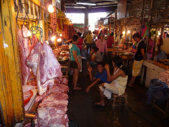 Weit und breit wird Fleisch verarbeitet und verkauft