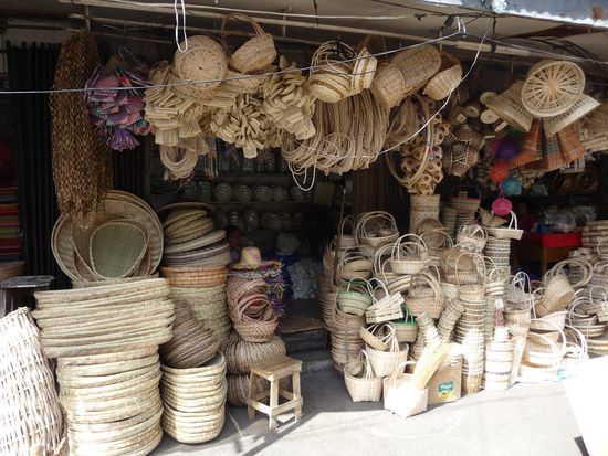 Auf Bohol werden Korb- und Flechtwaren hergestellt, die als Gebrauchsgegenstände auf den Philippinen bestens geeignet sind. Als Souvenirs sind sie nicht unbedingt geeignet.