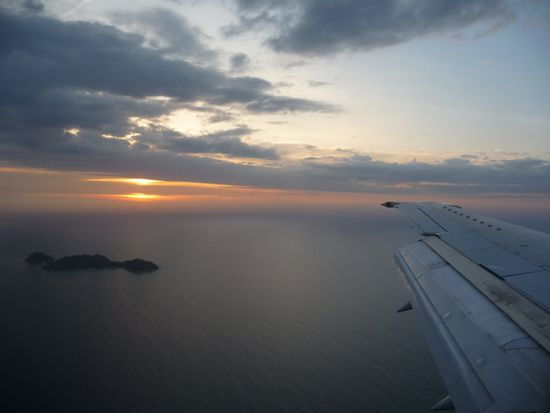 Und wieder geht über Borneo...gerade sind wir beim N'Landeanflug
