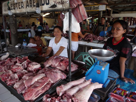 Frau Minge vom philippinischen Fleischerfachgeschäft - P-FGS 