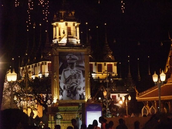 Volksfetstimmung in Bangkok, der König hat Geburtstag
