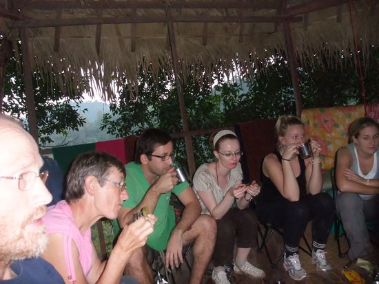 Gemeisames Abendessen, und die Auswertung der Tagesabenteuer, fügt zusammen und ist interessant