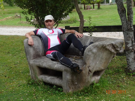 Zeltplatz in Weldborourgh - wenn man hier nicht relaxen kann!
Was sich alles aus einem Baumstamm machen laesst!