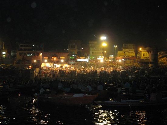 Zeremonie vom Boot aus betrachtet