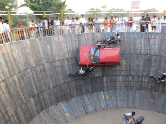 Indische Stuntfahrer