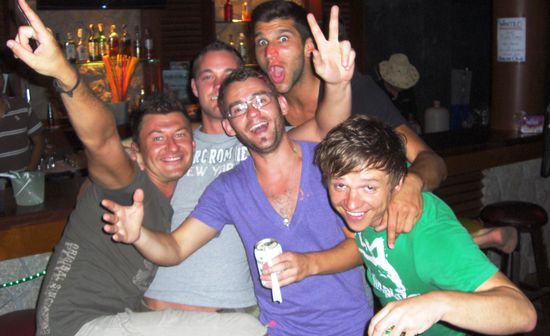 ... Partyamigos...
Jochen und Christian aus Bayern, sind leider einen Tag später ins kalte Deutschland abgereist
War ne wirklich hammer Party mit euch....