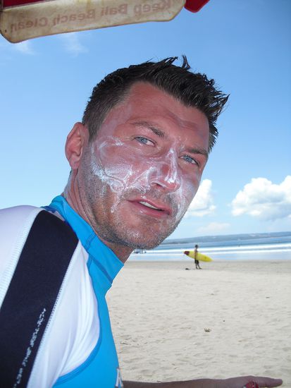 zuuuuuspäääät!!!!! jetzt muß ich mich wie ein Bekloppter eincremen Ich glaube auf dem Bild ist das die dritte Schicht