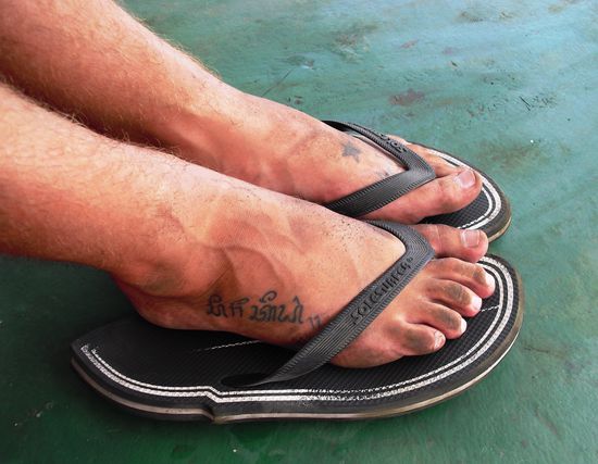 Seit über 2 Monaten keine festen Schuhe mehr angehabt und stolz darauf Nur die Zehen haben einiges mitgemacht.. Beim Barfußlaufen biegen sie sich schon automatisch nach oben...