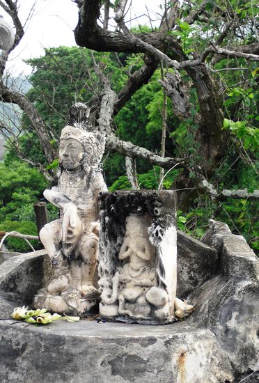 überall kleine Figuren und Skulpturen ( hätte am liebsten einige mitgenommen, so schön wie sie waren )