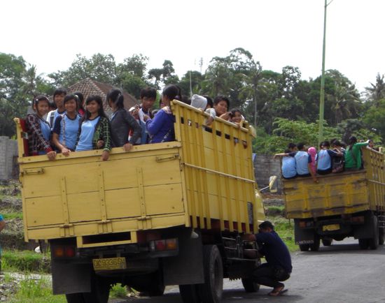 So sehen Schulbusse auf Bali aus