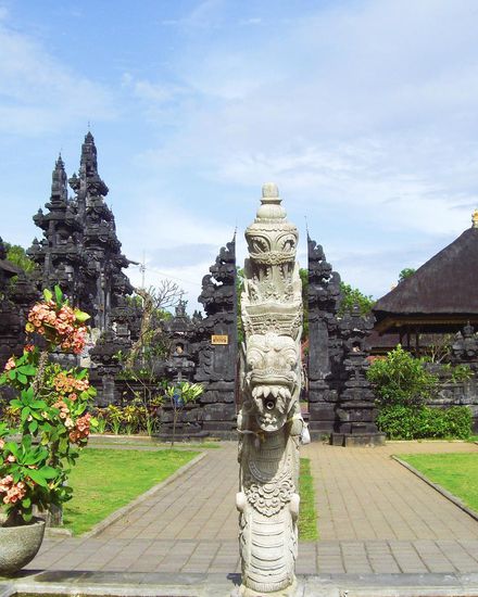 Der Eingang zu "Goah Lawuh"