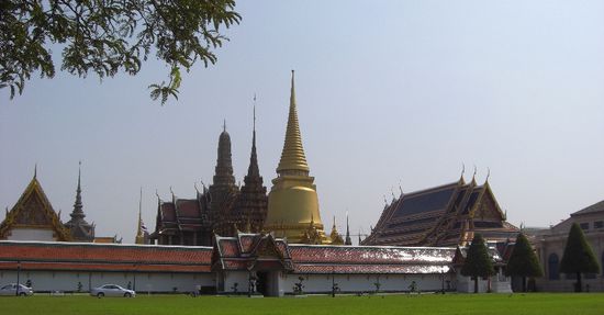 Grandpalace von Aussen..