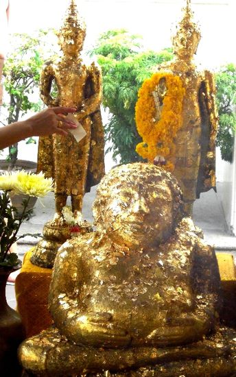 Bei manchen erkennt man vor lauter Gold das Gesicht kaum