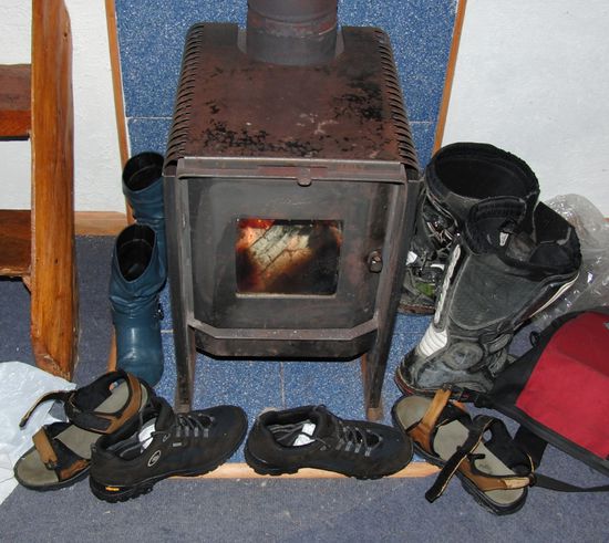 Die neue Schuhmode. wer gehört wohl zu welchen Schuhen?