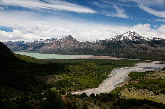 DAs ist der Blick zurück auf das Tal. Hinten erkennt man den Lago O`Higgins.