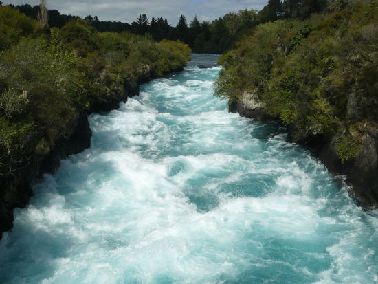 huka falls in taupo