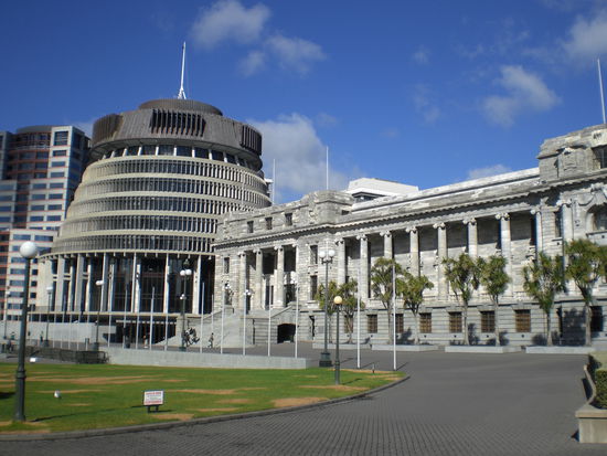 "beehive" parlament in wellington