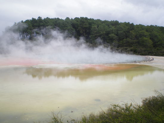 Schwefel, Vulkane und heisse Seen!