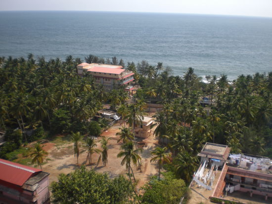 Blick vom Zimmer zum Strand, wo meditiert wird