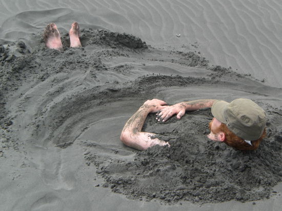 schwarzer heisser sand