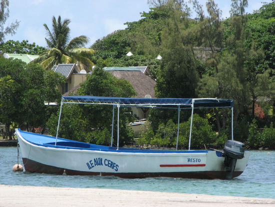 Public Ferry nach Ile Aux Cerfs