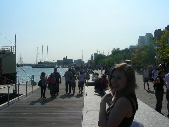 Am Hafen von Toronto. Herrlich idyllisch und perfekt zum Flanieren und Eis essen.