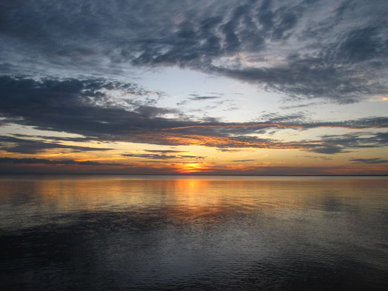 Sonnenuntergang auf diesem Inselchen (siehe oben) namens Illha do Amor...Perfekt waere das fantastische Erlebnis natuerlich mit  "meinem Amor" gewesen  )