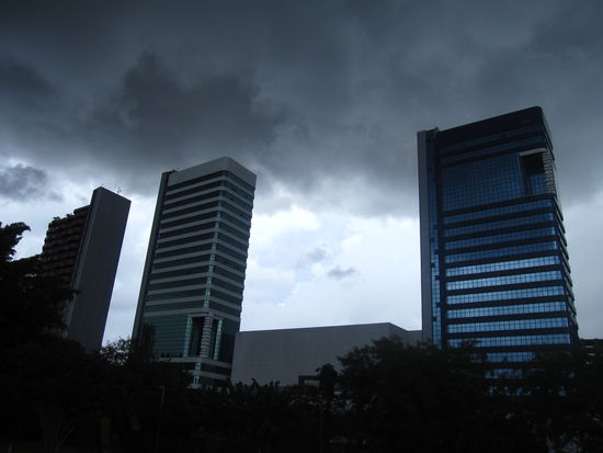 Drei schoenere und modernere Gebaeude von Manaus.