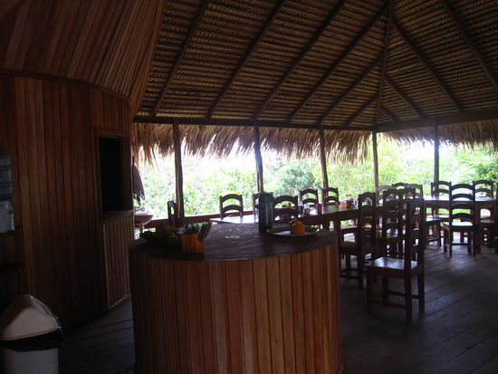 Der Essbereich. Die Stuehle waren aus Massivholz und daher sehr schwer zu bewegen.