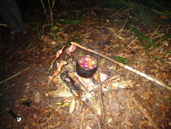Unser Abendessen bestand aus Wuersen und Reistopf mit Kohlgemuese...war ganz lecker!
