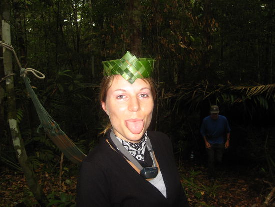 ...und der Guide zeigte uns, was man sonst noch alles mit diesen Pflanzenblaettern anstellen kann 