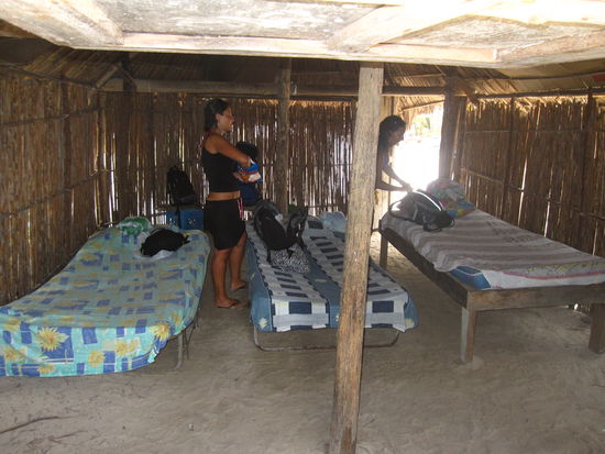 Unsere Huette fuer die Uebernachtung, direkt am Meer. Beim einschlafen half das Rauschen der Wellen...