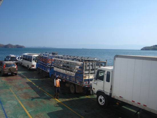 Auf der Faehre zwischen Puntarenas und Paguera um nach Montezuma zu gelangen.