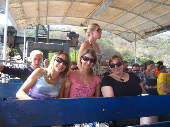 Rahel, April und ich (von rechts gesehen, falls mich jemand optisch nicht (er)kennen sollte  )