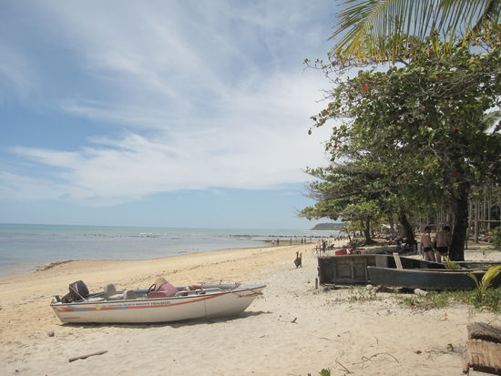 ...das Beste daran ist, dass diese Straende fast "menschenleer" sind.