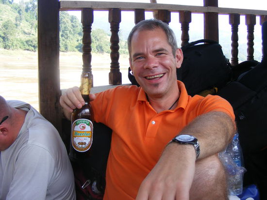 2 Tage auf dem Mekong und oefter mal ne Flasche Lao Beer in der Hand....