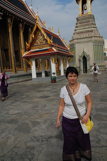 Den Rock hat sie dort bekommen, ihre Hose war zu kurz. Aber seit froh, dass hier kein Bild von mir ist...meine Hose war auch zu kurz und ich habe auch eine bekommen....